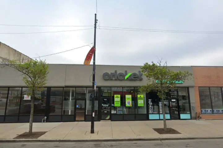 Cricket Wireless Authorized Retailer - 7012 N Clark St