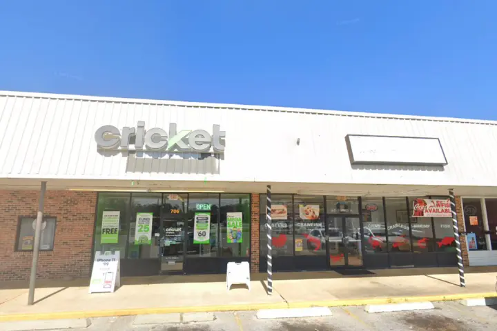 Cricket Wireless Authorized Retailer - 706 Dolive St