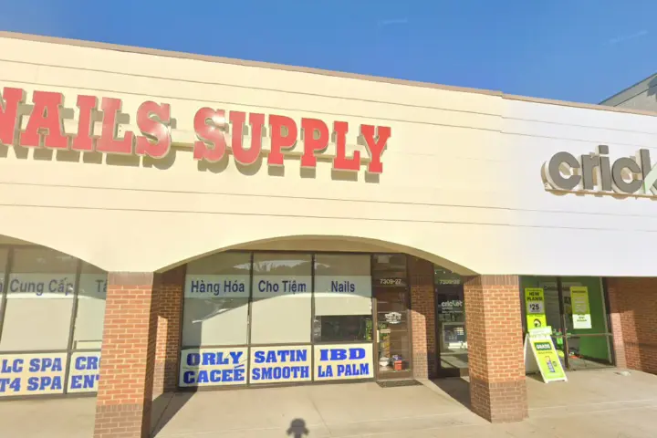 Cricket Wireless Authorized Retailer - 7309 E Independence Blvd Ste 28