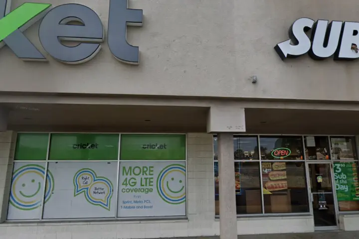 Cricket Wireless Authorized Retailer - 7464 S Cicero Ave