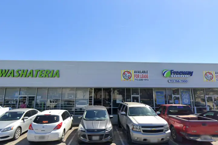 Cricket Wireless Authorized Retailer - 815 S 75th St storefront