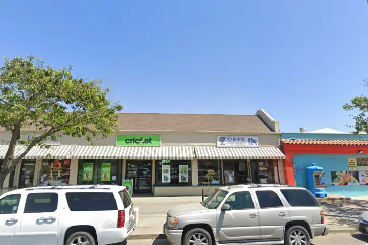 Cricket Wireless Authorized Retailer - 821 E Alisal St