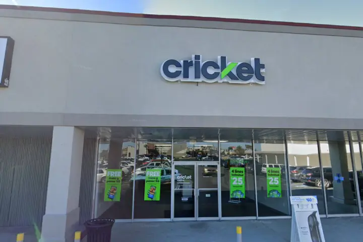 Cricket Wireless Authorized Retailer - 826-A Manhattan Blvd