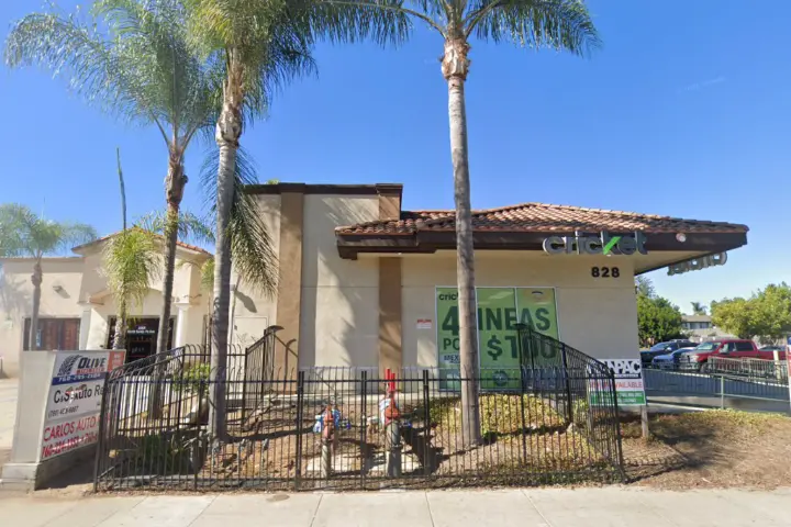 Cricket Wireless Authorized Retailer - 828 N Santa Fe Ave