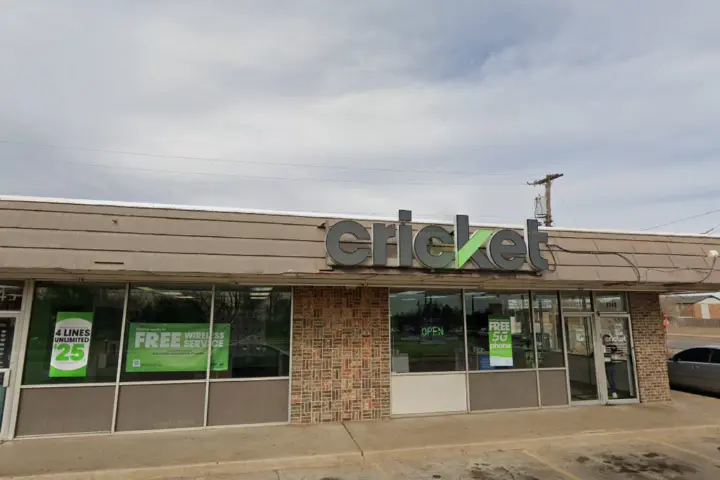 Cricket Wireless Authorized Retailer - 8949 NE 10th St