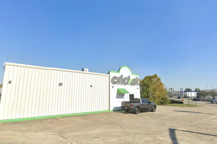 Cricket Wireless Authorized Retailer - 925 Veterans Blvd.