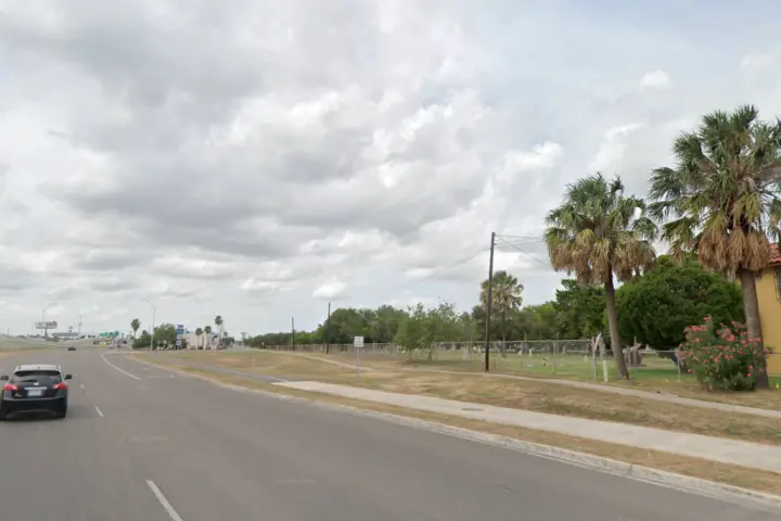 Metro by T-Mobile 100 N Expressway 83 Frontage Rd