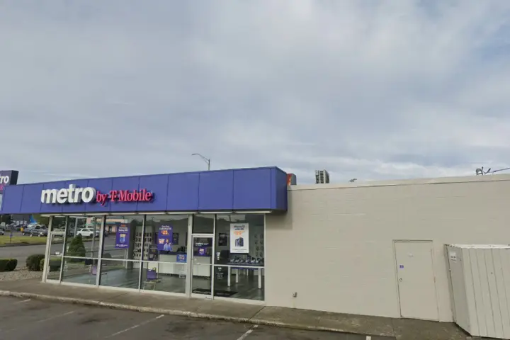 Metro by T-Mobile 1014 E Wishkah St