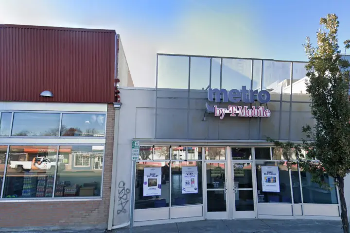 Metro by T-Mobile 10222 E Colfax Ave