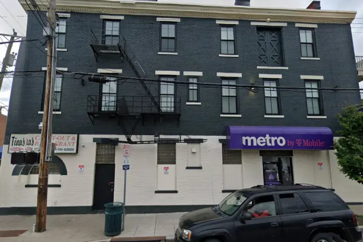 Metro by T-Mobile 106 E Liberty St