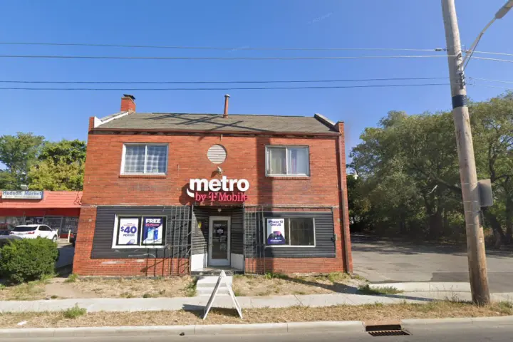 Metro by T-Mobile 1084 1/2 E Hudson St