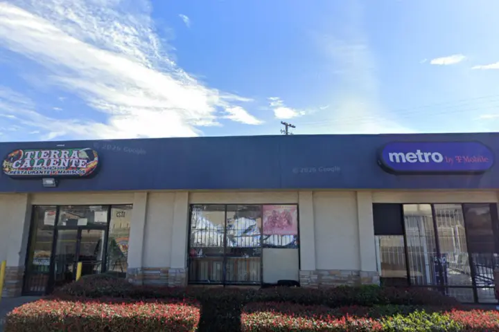 Metro by T-Mobile 1108 Waterloo Rd