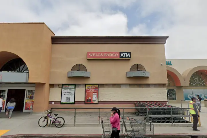 Metro by T-Mobile 111 E Compton Blvd