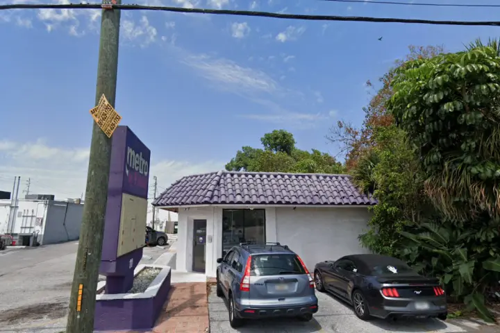 Metro by T-Mobile 111 E Lantana Rd