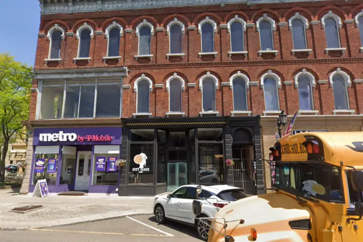 Metro by T-Mobile 111 S Broadway St