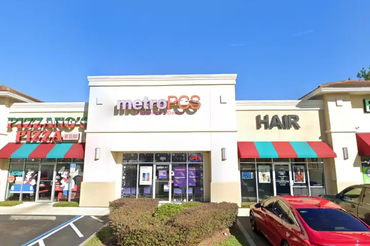 Metro by T-Mobile 1120 E Highway 50