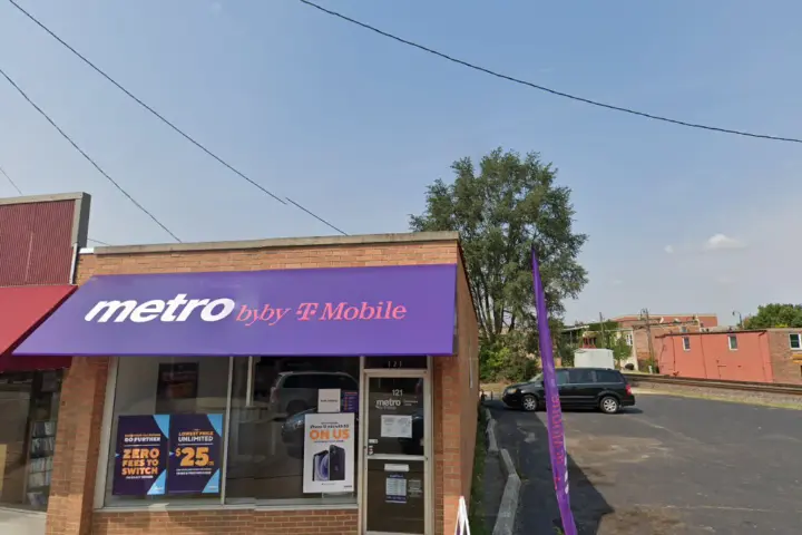 Metro by T-Mobile 121 S 4th St