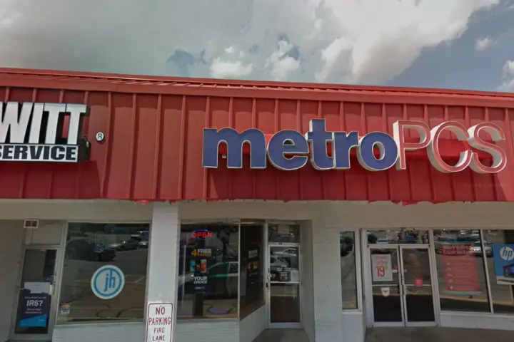 Metro by T-Mobile 1230 Main St
