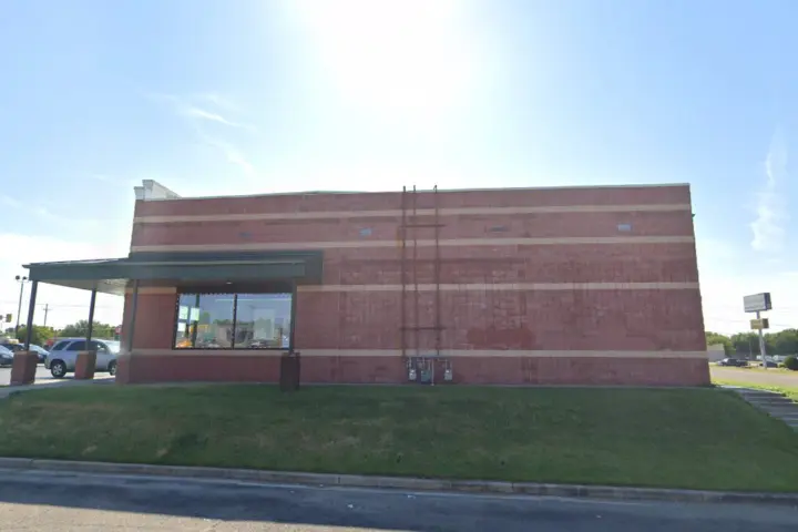 Metro by T-Mobile 12915 E 31st St