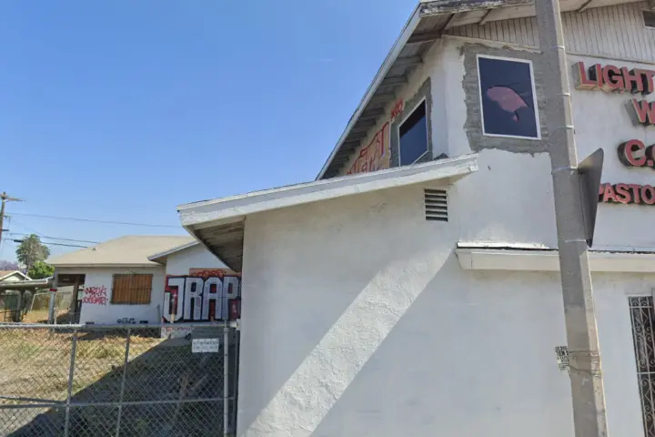 Metro by T-Mobile 1301 E Rosecrans Ave