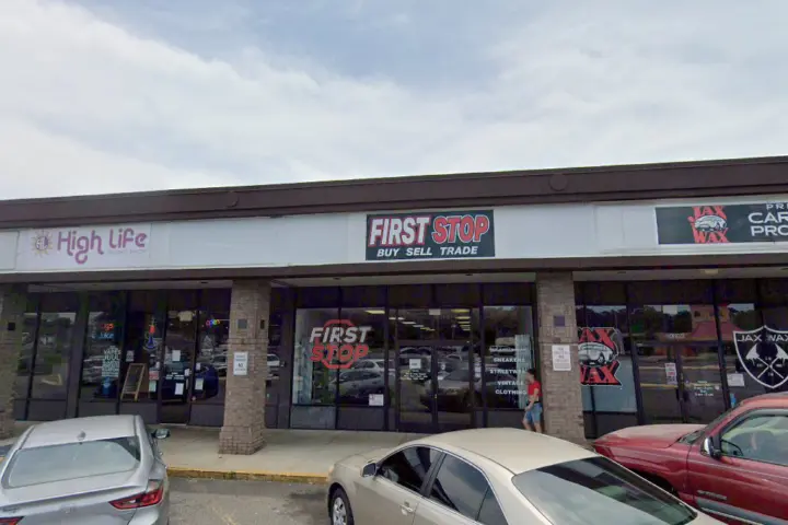 Metro by T-Mobile 1425 E Franklin Blvd