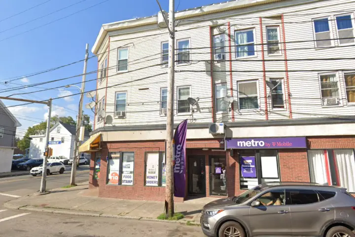 Metro by T-Mobile 149 Franklin St