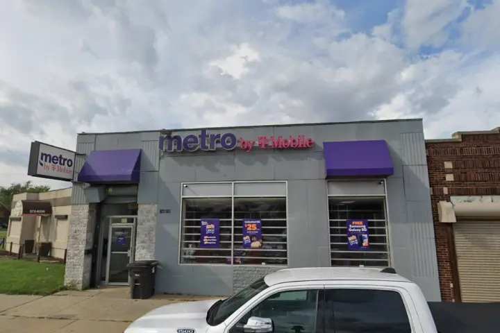 Metro by T-Mobile 14909 Harper Ave