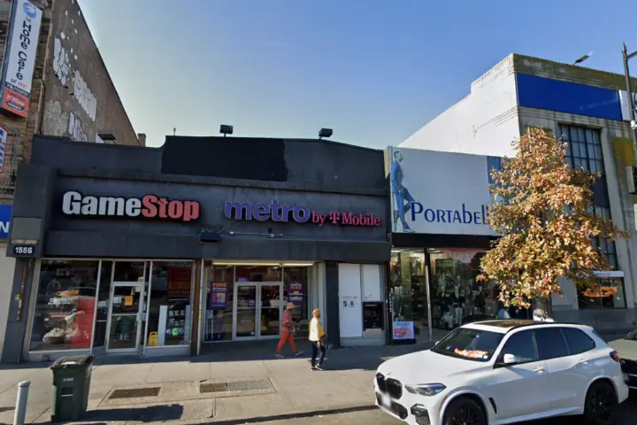 Metro by T-Mobile 1556 Flatbush Ave