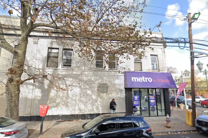 Metro by T-Mobile 164B Elmora Ave