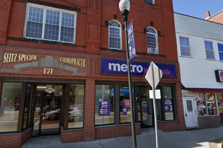 Metro by T-Mobile 169 Main St