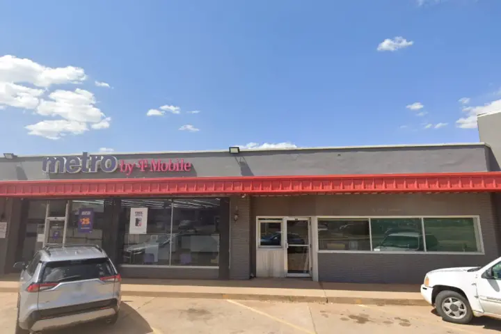 Metro by T-Mobile 1700 9th St