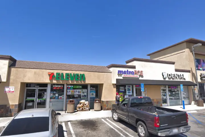 Metro by T-Mobile 17943 Beach Blvd