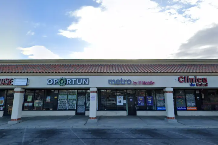 Metro by T-Mobile 1823 E Palmdale Blvd
