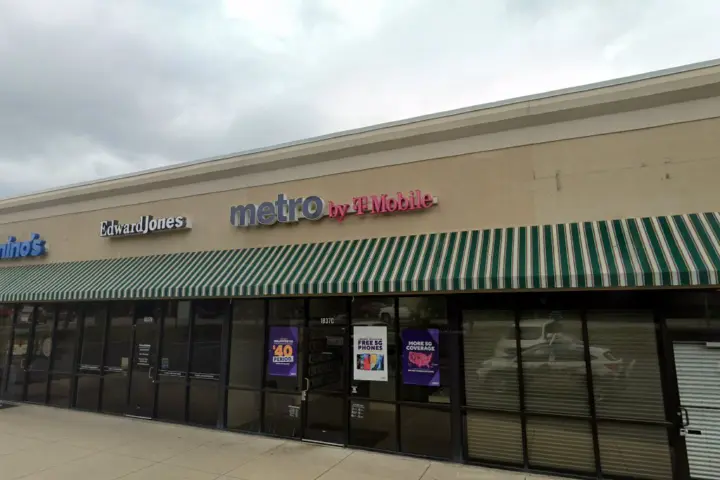 Metro by T-Mobile 1837 E Broad St Apt C