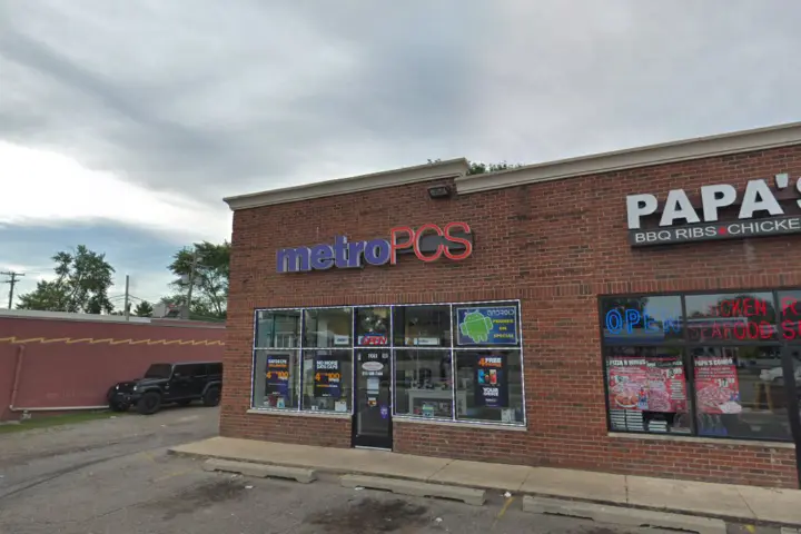 Metro by T-Mobile 19345 Ecorse Rd