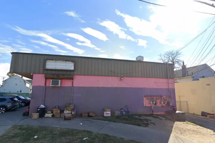 Metro by T-Mobile 201 Mott Ave