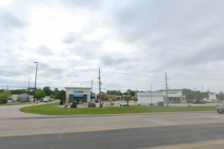 Metro by T-Mobile 2017 Highway 146 Byp