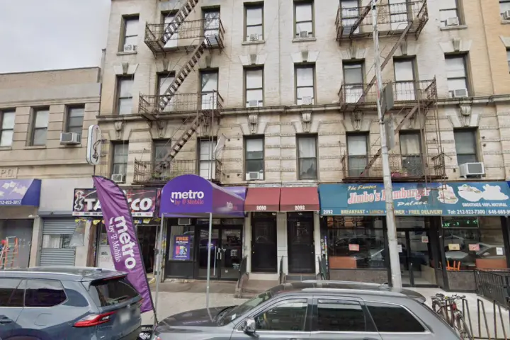 Metro by T-Mobile 2090 Amsterdam Ave