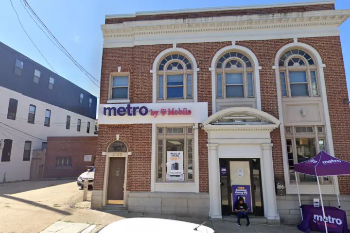 Metro by T-Mobile 2103 Eastern Ave
