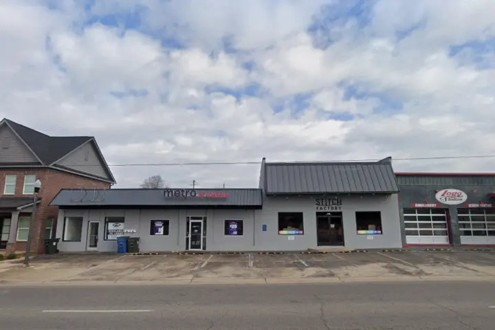 Metro by T-Mobile 2112 University Blvd E