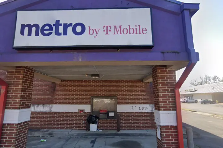 Metro by T-Mobile 215 E Shelby Dr
