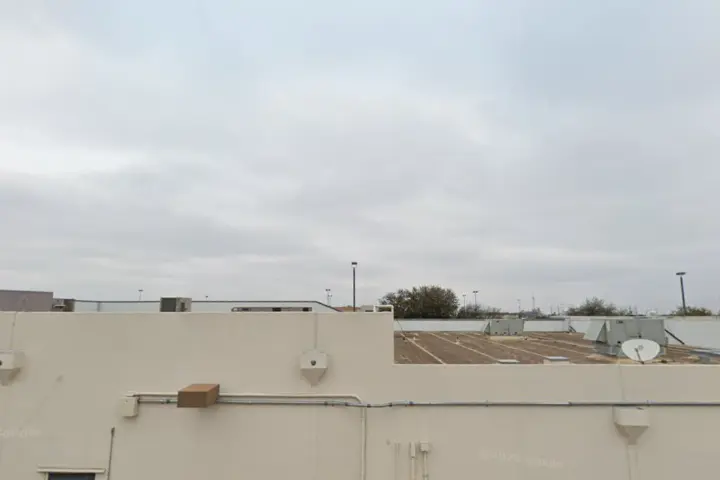 Metro by T-Mobile 2215 S Loop 288