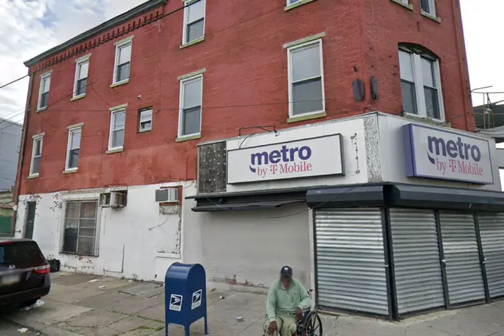Metro by T-Mobile 2239 Cecil B Moore Ave
