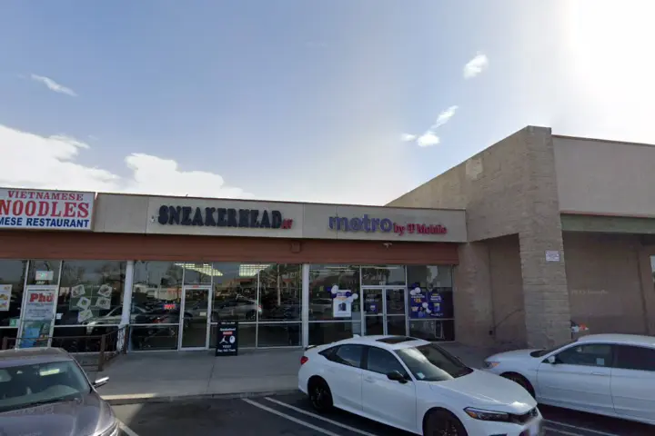 Metro by T-Mobile 226 E Palmdale Blvd