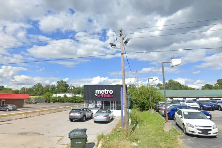 Metro by T-Mobile 227 E New Circle Rd