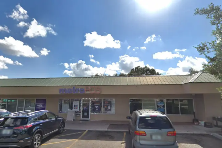 Metro by T-Mobile 2412 Manatee Ave E