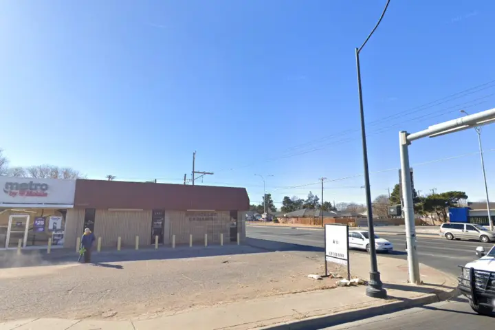 Metro by T-Mobile 2449 34th St