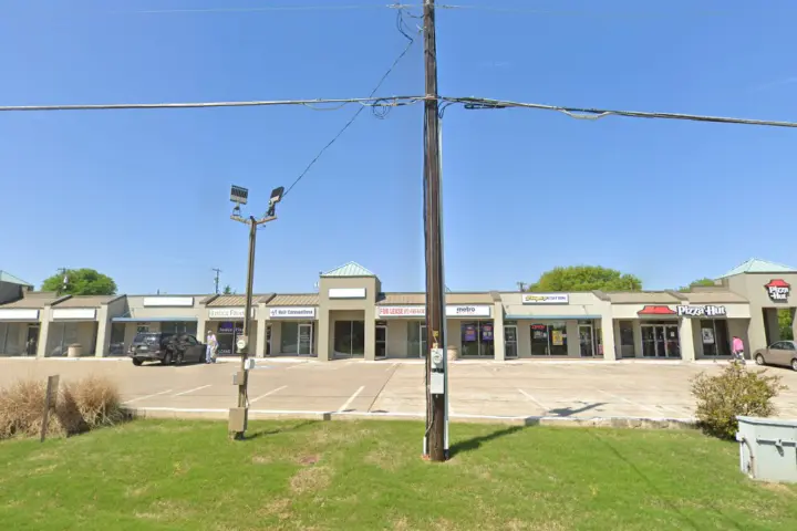 Metro by T-Mobile 245 N Hampton Rd,