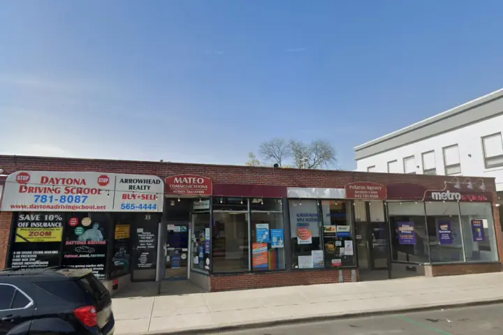 Metro by T-Mobile 25 Lake St