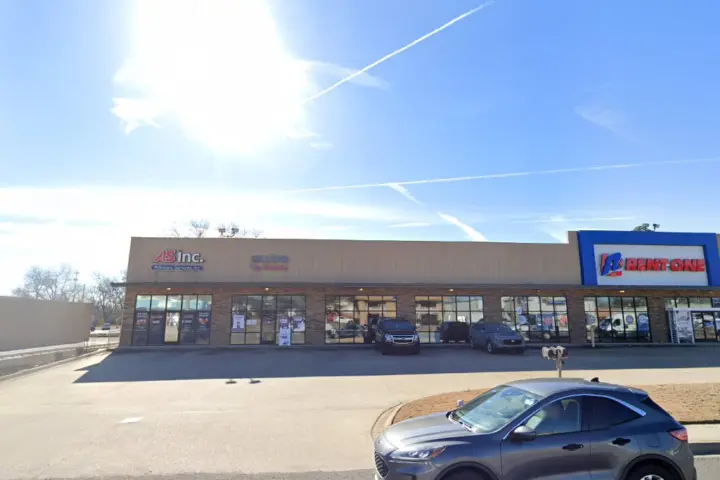 Metro by T-Mobile 2509 E Nettleton Ave